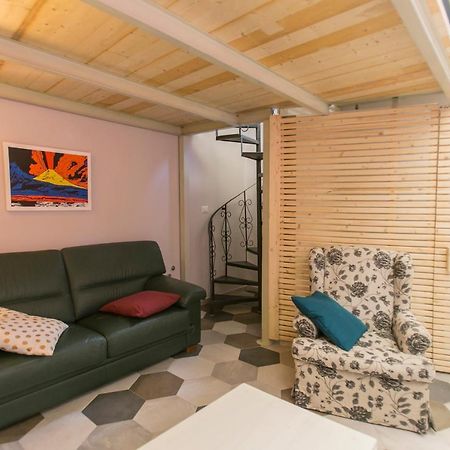 Anticaglia/24 Bed & Breakfast เนเปิลส์ ภายนอก รูปภาพ