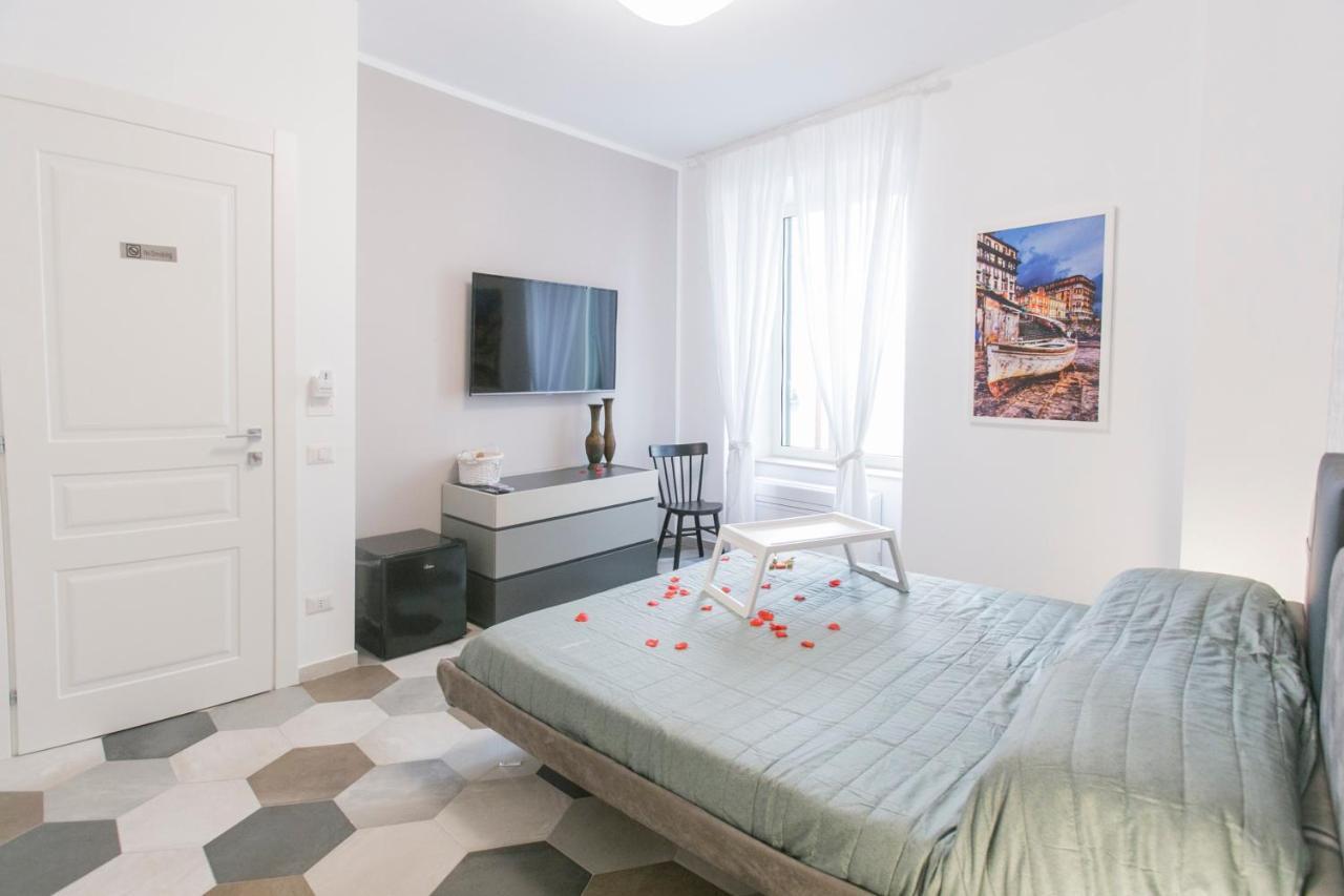 Anticaglia/24 Bed & Breakfast เนเปิลส์ ภายนอก รูปภาพ