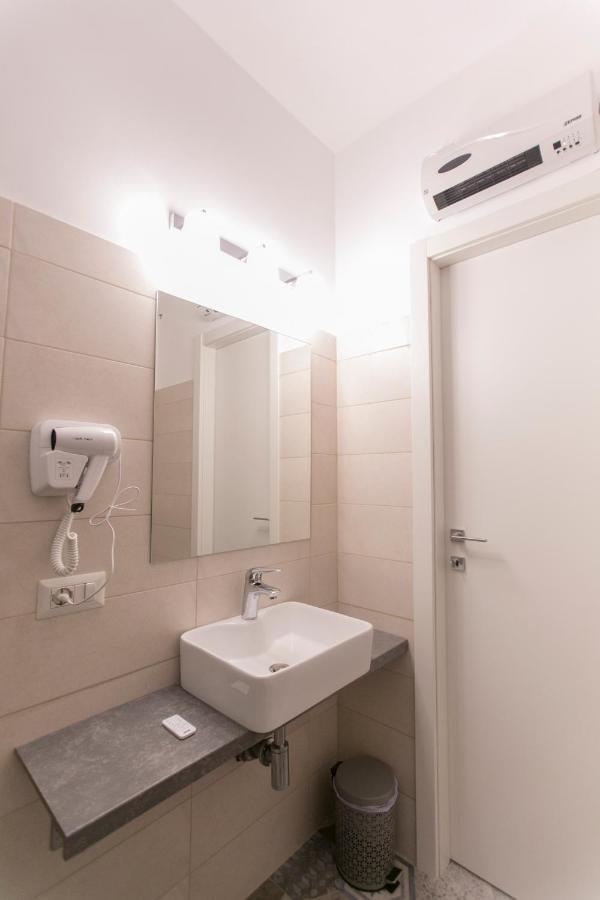 Anticaglia/24 Bed & Breakfast เนเปิลส์ ภายนอก รูปภาพ