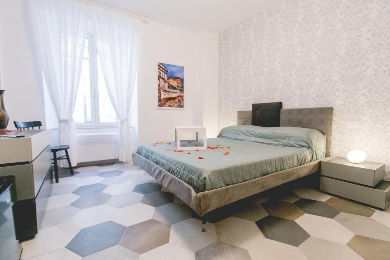 Anticaglia/24 Bed & Breakfast เนเปิลส์ ภายนอก รูปภาพ