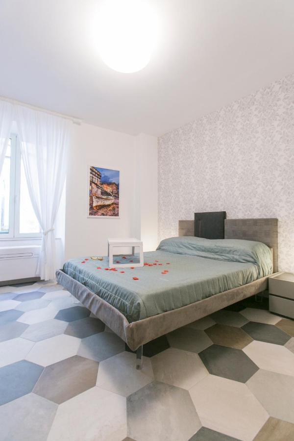 Anticaglia/24 Bed & Breakfast เนเปิลส์ ภายนอก รูปภาพ
