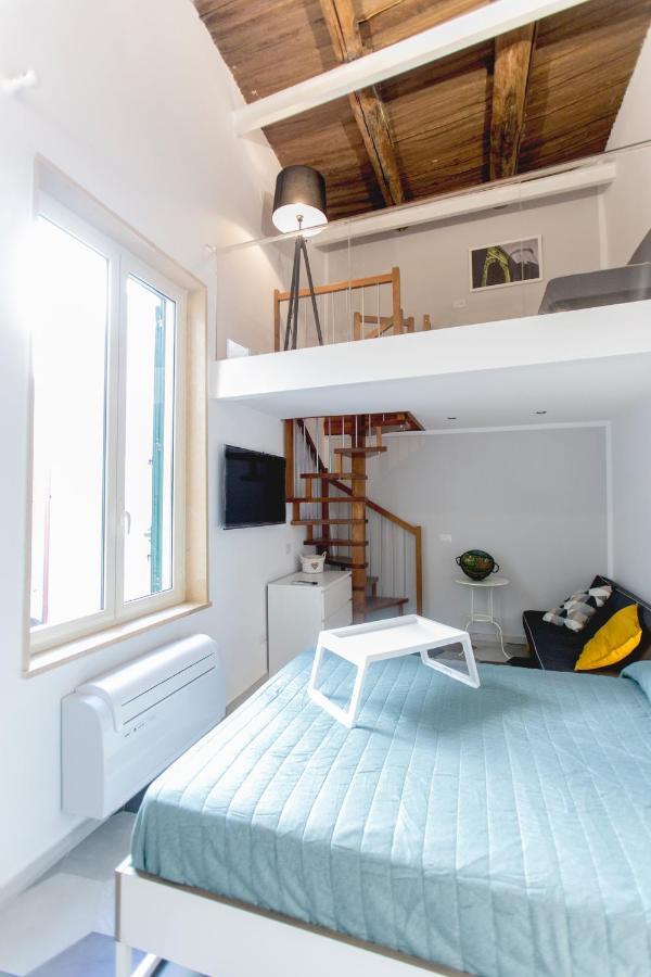 Anticaglia/24 Bed & Breakfast เนเปิลส์ ภายนอก รูปภาพ