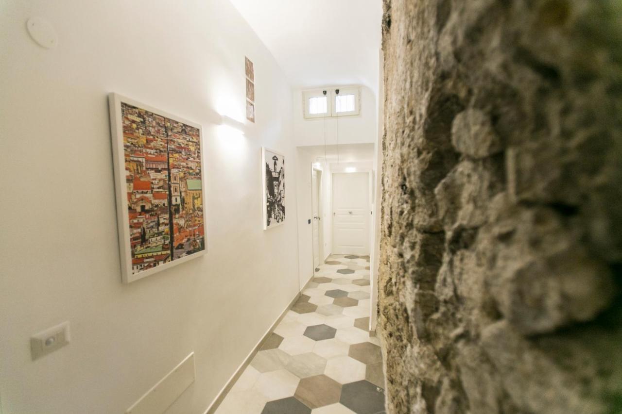 Anticaglia/24 Bed & Breakfast เนเปิลส์ ภายนอก รูปภาพ