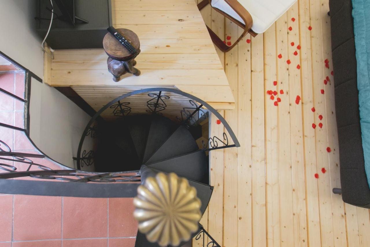 Anticaglia/24 Bed & Breakfast เนเปิลส์ ภายนอก รูปภาพ