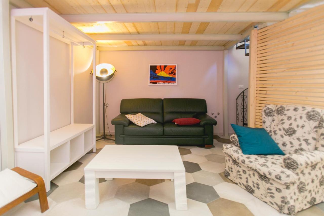 Anticaglia/24 Bed & Breakfast เนเปิลส์ ภายนอก รูปภาพ