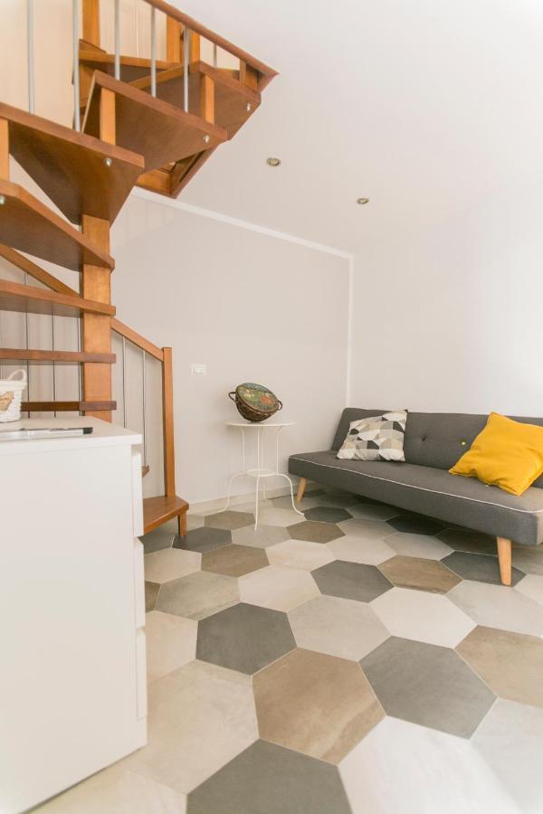 Anticaglia/24 Bed & Breakfast เนเปิลส์ ภายนอก รูปภาพ