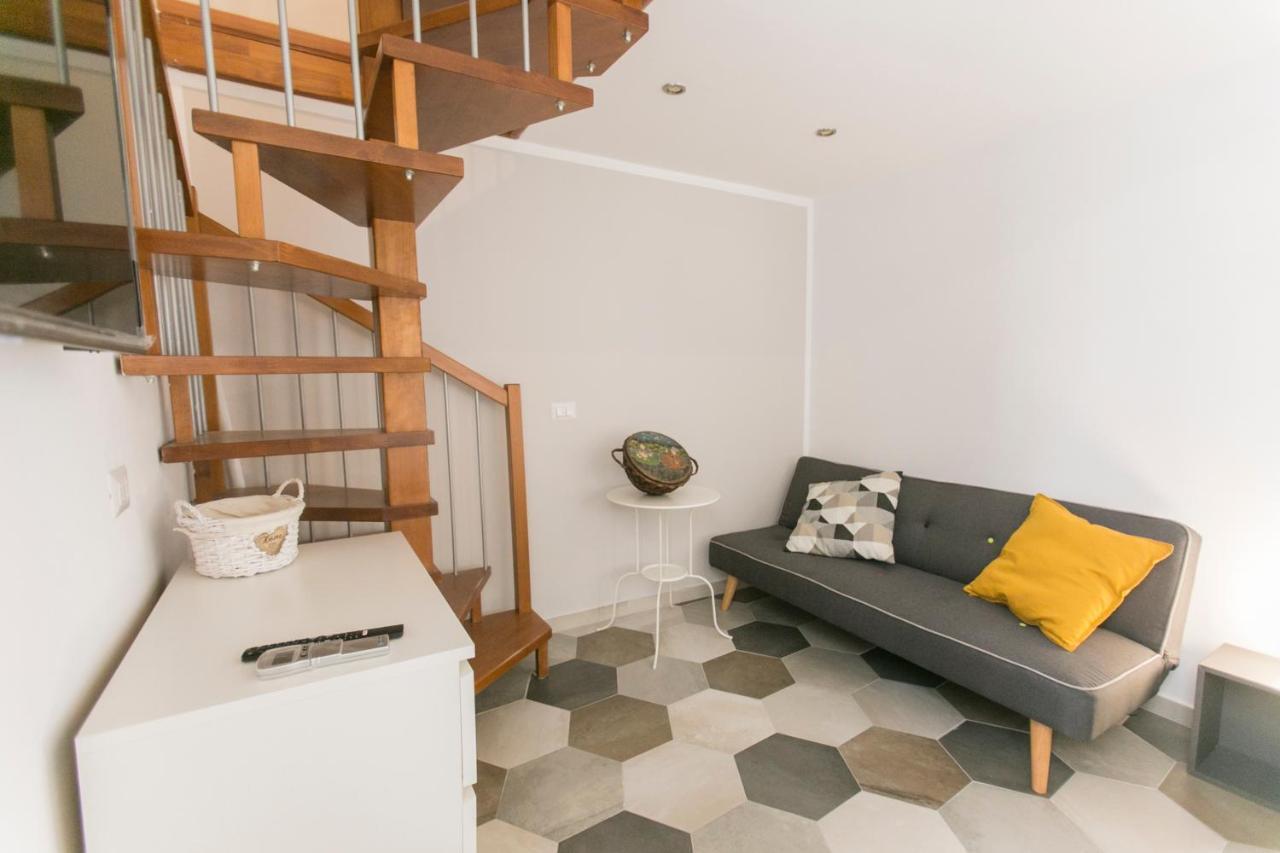 Anticaglia/24 Bed & Breakfast เนเปิลส์ ภายนอก รูปภาพ